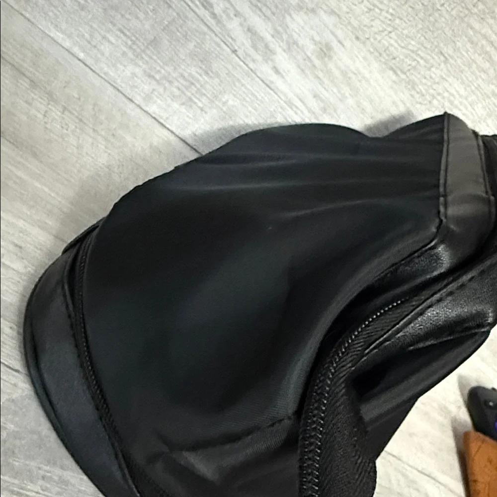 Stylish Black Nylon Pouch/ Travel Case; NWOT - Picture 4 of 6